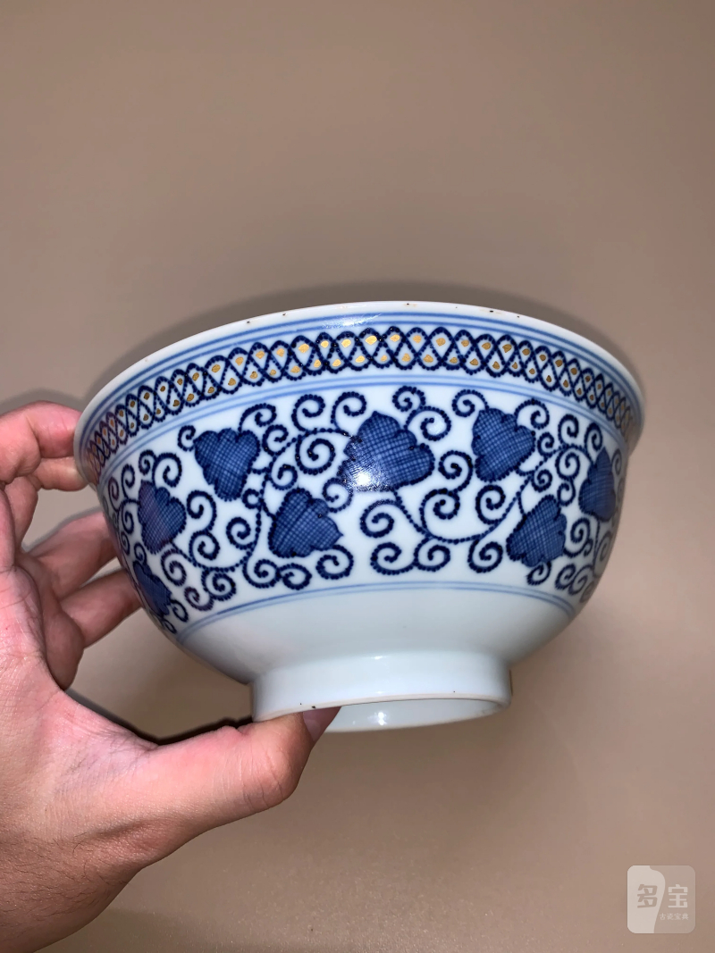 清乾隆 仿宣窑青花描金缠枝莲纹碗 - 图5